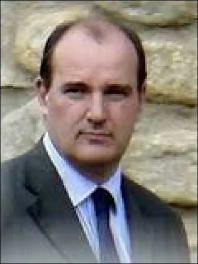 Quel jour doit être annoncé un nouveau gouvernement, ayant Jean Castex comme premier ministre ?