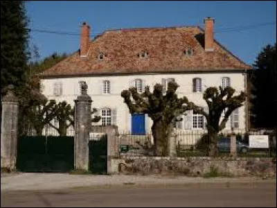 Je vous emmène dans le Grand-Est à la découverte du château de Pompierre. Village limitrophe de la Haute-Marne, il se situe dans le département ...