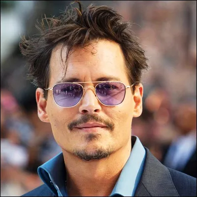 Dans quel film Johnny Depp joue-t-il le r&ocirc;le d'un jeune homme artificiel inachev&eacute; cr&eacute;&eacute; par Vincent Price ?