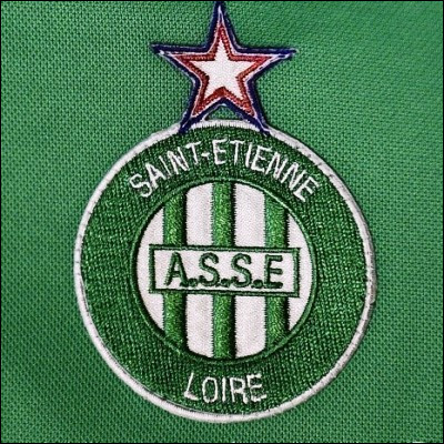 Dans quel stade l'AS Saint-Etienne joue-t-il à domicile ?