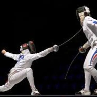 En escrime sportive, quelle est la seule arme de taille ?