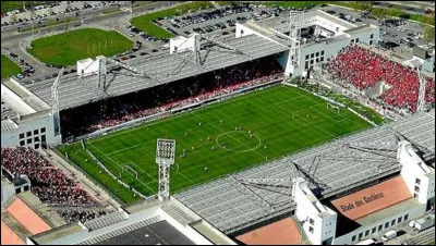 Comment se nomme le stade du Nîmes Olympique ?