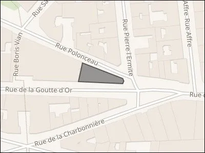 Finalement, elle décède en 2006, à 83 ans : une place est baptisée en son honneur. Dans quelle ville ?