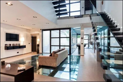 Où se situait le premier appartement de Nabilla et son mari ?