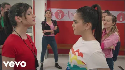 De quel instrument joue Kally ?