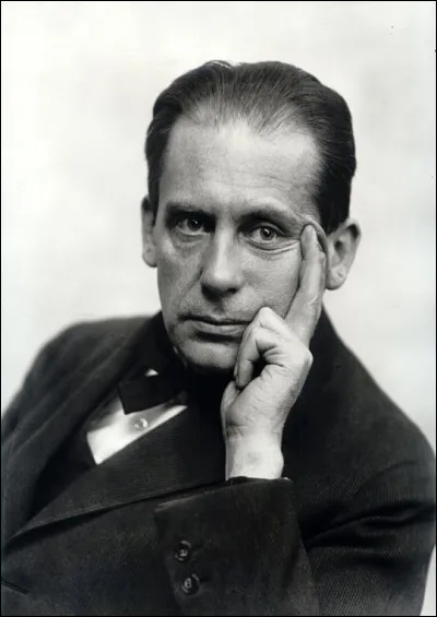 Cet architecte et urbaniste allemand, fondateur du Bauhaus, c'est ... Gropius.