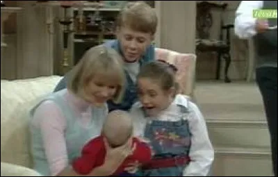 Fran Fine doit s'occuper de trois enfants. Qui sont-ils ?