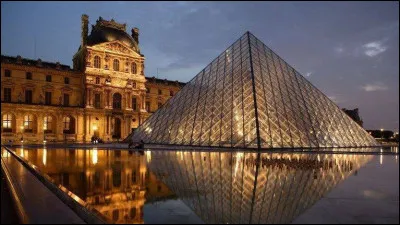 Après cette première visite, je remonte en voiture en direction de la capitale. 
Je souhaite visiter le musée du Louvre. En quelle année le Louvre a-t-il été inauguré ?