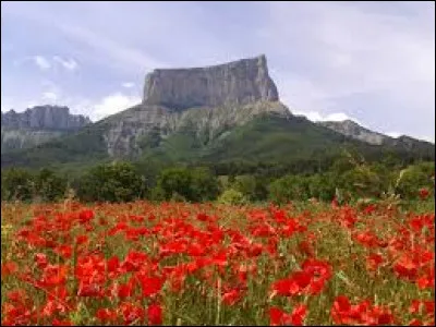 Voici l'une des sept merveilles du Dauphiné, il s'agit d'une dent avancée de la falaise orientale du massif du Vercors. C'est le...