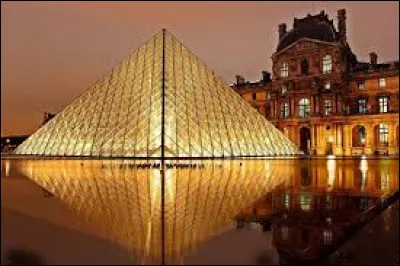 En quelle année le musée du Louvre a-t-il ouvert ?