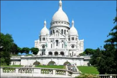 Dans quel arrondissement est situé le Sacré Cur ?