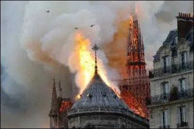 Quand a eu lieu le violent incendie cathédrale Notre-Dame de Paris ?