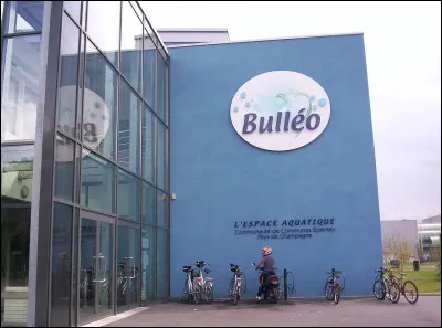 Il fait chaud. Pour vous rafraîchir, n'hésitez pas et entrez dans cet espace qui est...