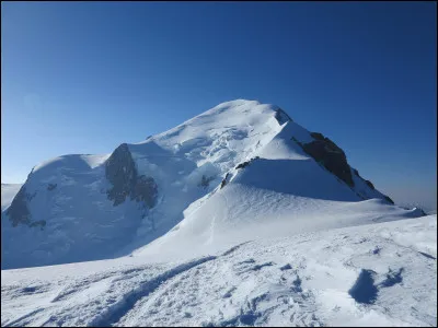 Parmi ces montagnes, laquelle est proche du mont Blanc ?