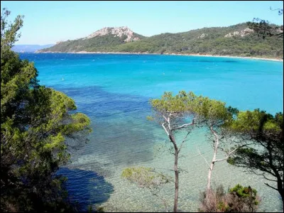 De plus en plus facile, ce quiz ! Je me situe donc dans la ville de Hyères, qui se trouve bien sûr dans le/les :