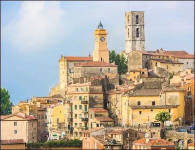 Nous ne manquerons pas d'aller visiter l'usine de parfum "Fragonard" installée à Grasse. L'avantage est d'y trouver des parfums, meilleur marché que chez les détaillants. Pourquoi ?