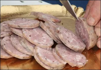 Nous voici à présent à La Mure où nous nous arrêtons pour acheter une spécialité du Trièves :