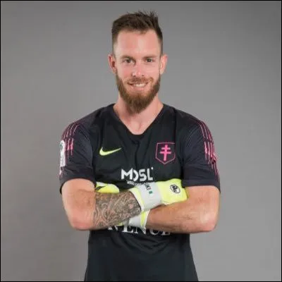 Quelle est la nationalité d'Alexandre Oukidja (FC Metz) ?