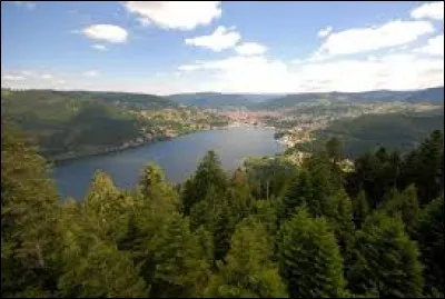 Voici le plus grand lac naturel des Vosges. Quel est son nom ?