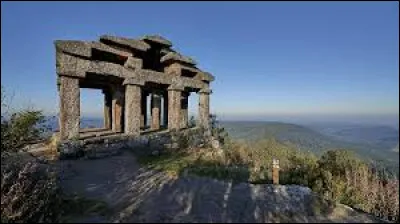 Voici un massif avec 1009 mètres d'altitude, c'est le point culminant des basses-Vosges. Comment se nomme-t-il ?