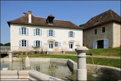 Voici une maison qui est un lieu de mémoire dédiée au souvenir des 44 enfants et 7 adultes déportés le 6 avril 1944. Où se trouve-t-elle ?
