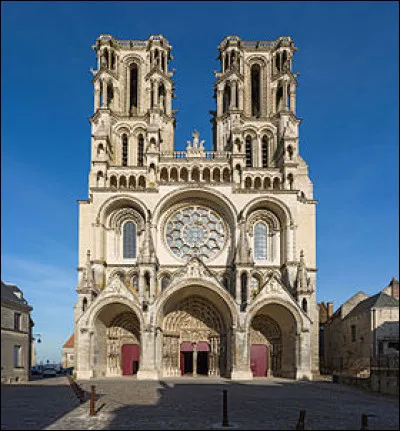 Qu'est ce qu'un voyage dans l'Aisne sans visiter la cathédrale Notre-Dame de Laon ! Quelles sont les dates de sa construction ?