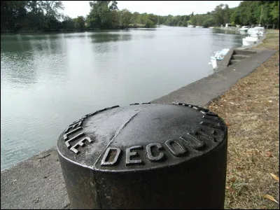 Rien de plus reposant qu'une petite ballade fluviale jusqu'ici, au départ de Mediolanum Santonum, soit aujourd'hui ... (Complétez !)
