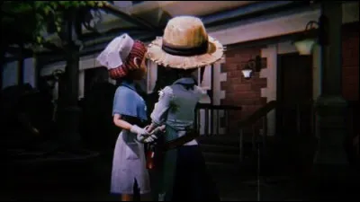 Vous voilà installé. Quelle est votre relation par rapport aux autres participants ?