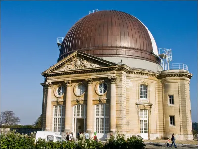 Parmi ces mots, lequel est synonyme de dôme ?