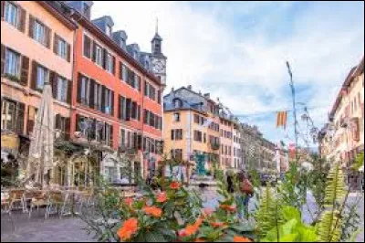 Retrouvez cette ville située dans le département de la Savoie !