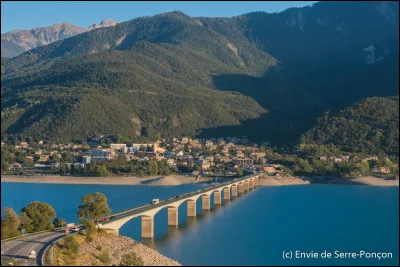 Vous vous trouvez maintenant à Savines-le-Lac, ville des :