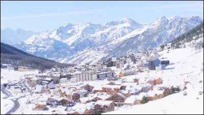 Que c'est beau ! Nous sommes en ce moment à Montgenèvre, ville qui se trouve dans les :