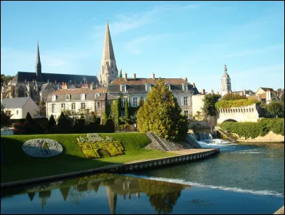 Ville de 16 000 habitants du département du Loir-et-Cher, située sur le Loir :