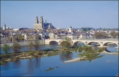 Afin de visiter Orléans, dans quel département faut-il se rendre ?