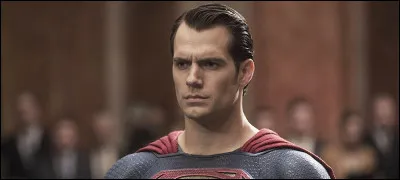 Que voit-on sur le torse de Superman ?