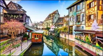 Petit tour dans le quartier de la Krutenau surnommée "La petite Venise". Dans quelle ville se situe-t-il ?