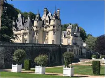 On doit ses splendides jardins à Le Nôtre, quel est ce château de contes de fées, qui inspira Charles Perrault pour écrire "La Belle au bois dormant" ?