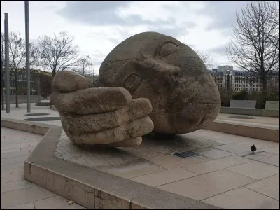 Avez-vous une bonne ouïe ? Cela semble être le cas de cette statue très...artistique. Comment s'appelle-t-elle ?