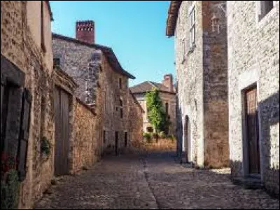 Quel est ce village aussi pittoresque que moyenâgeux de l'Ain qui fut une ancienne cité de tisserands où affluent de nombreux touristes ?