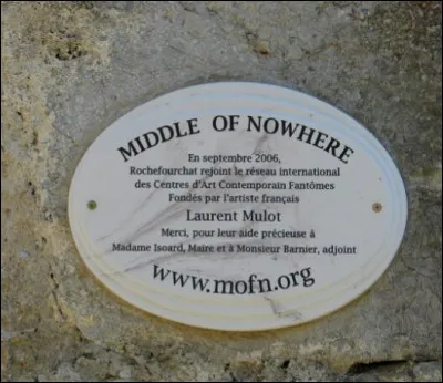 Rochefourchat n'est pas la seule commune non habit&eacute;e de France. Mais c'est la seule encore sur pied. Pourquoi ?