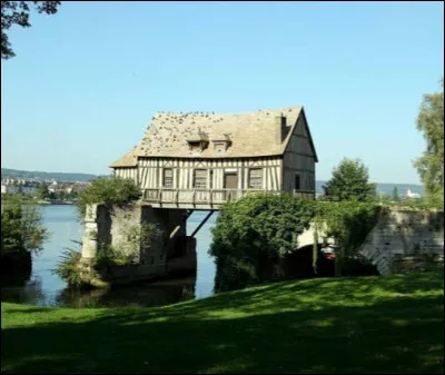 Le vieux moulin de Vernon se trouve &agrave; cheval sur deux piliers d'un ancien pont du XIIe si&egrave;cle. Qu'est-il arriv&eacute; &agrave; ce pont ?