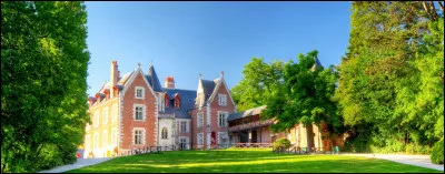 Le château du Clos Lucé est un château classé comme monument historique. Il est aujourd'hui un véritable lieu d'exposition, d'interprétation des uvres d'une personne très connue, qui y a vécu durant trois années. Qui est-ce ?