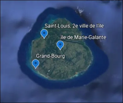 A quoi est consacrée la moitié des terres sur l'île de Marie-Galante (capitale : Grand-Bourg) ?