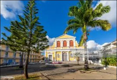 Quelle est l'unique sous-préfecture de la Guadeloupe ?