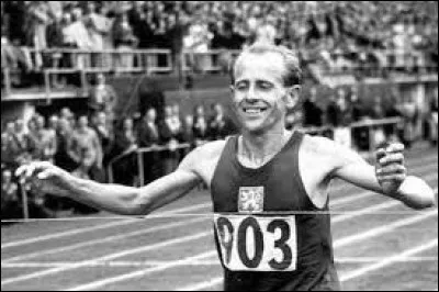 Dans l'entre-deux-guerres, la tendance s'accélère avec l'arrivée - largement organisée par le patronat français - des travailleurs polonais et ...