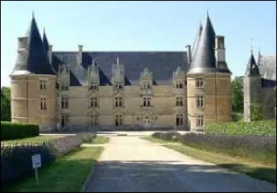 Non loin de là, voisine de Gençay et de son passé templier, la bourgade de Magné possède un château qui abrite un musée peu ordinaire. À quel ordre religieux, destiné à protéger les pèlerins pour Jérusalem pendant les guerres saintes, est-il consacré ?