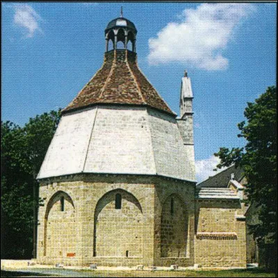 Montmorillon dans le Sud Vienne est la cité de l'écrit. Elle a vu naître l'écrivaine Régine Déforges et le champion d'indycar Simon Pagenaud. Quel chef de cuisine multi-étoilé né à Poitiers a-t-elle vu grandir ?