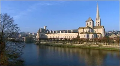 Classée au patrimoine mondial de l'UNESCO, l'abbaye de Saint-Savin est un trésor exceptionnel, à visiter absolument. 
Quelle ville abrite le siège de l'UNESCO ?