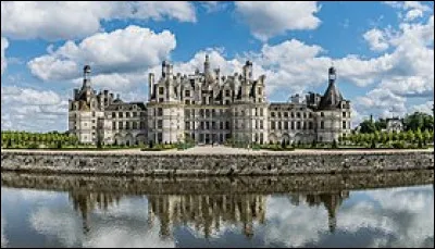 Et quel est le nom de cet autre château situé dans le Loir-et-Cher, construit au XVIe siècle ?