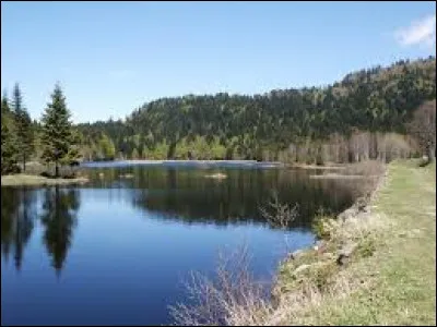 Cette fois, rendez-vous dans les Vosges pour retrouver cette jolie étendue d'eau qui s'appelle :